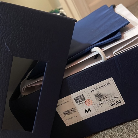 DIOR DESIGNER (NEW) NEVER WORN SNEAKERS - Picture 5 of 5